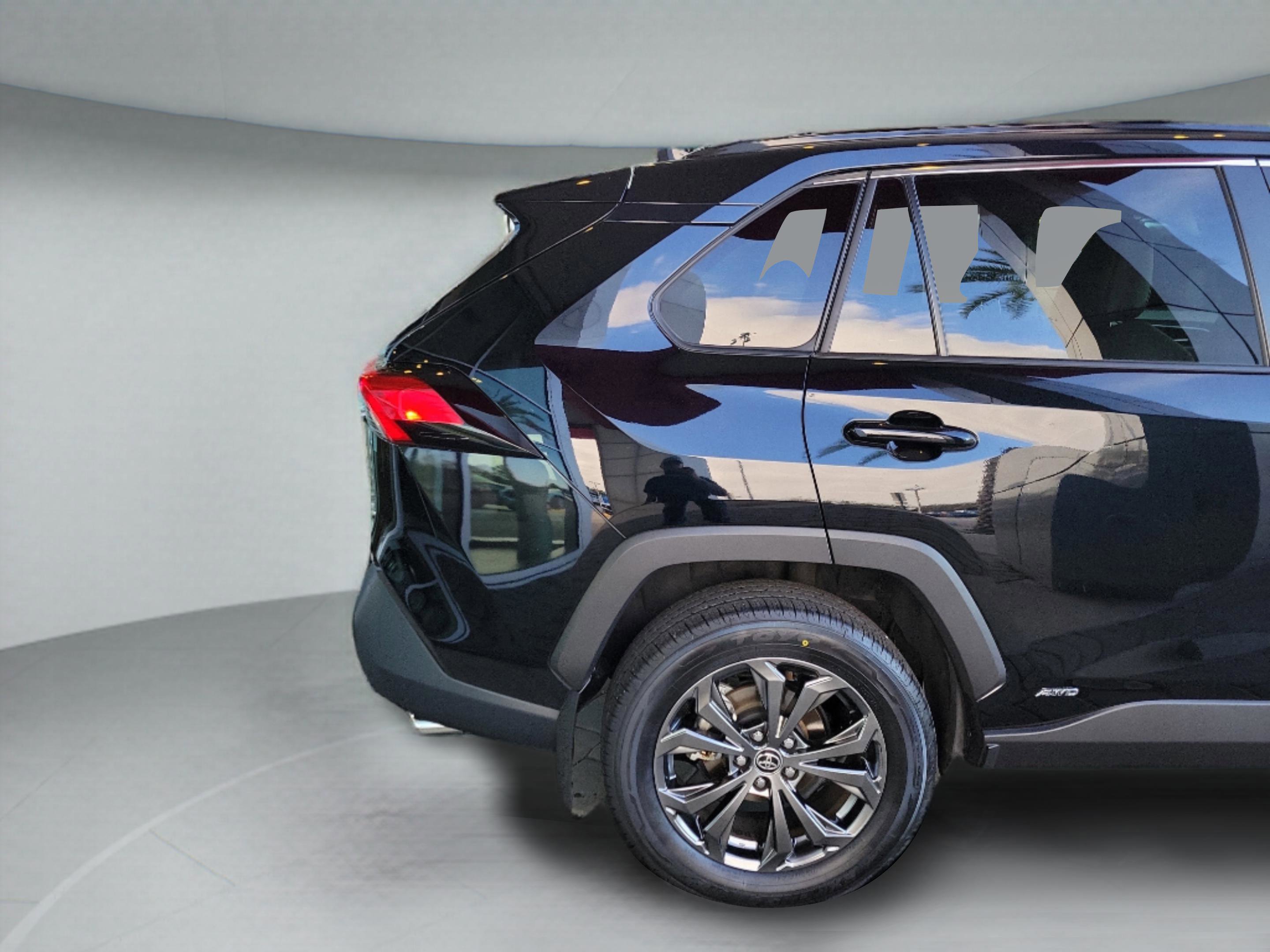 Certified 2022 Toyota RAV4 XLE Premium image 12