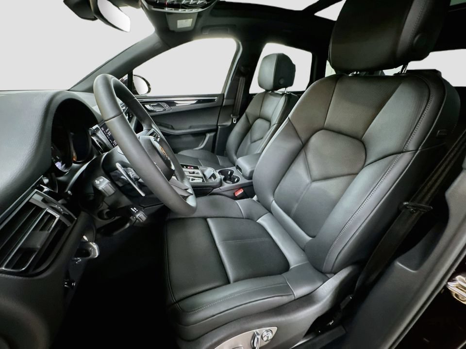 New 2026 Porsche Macan AWD/4WD image 5
