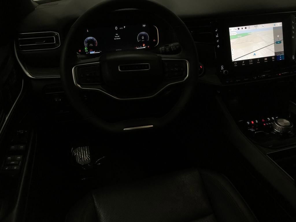 Used 2024 Jeep Wagoneer L Series II w/ Flexible Seating Group image 29