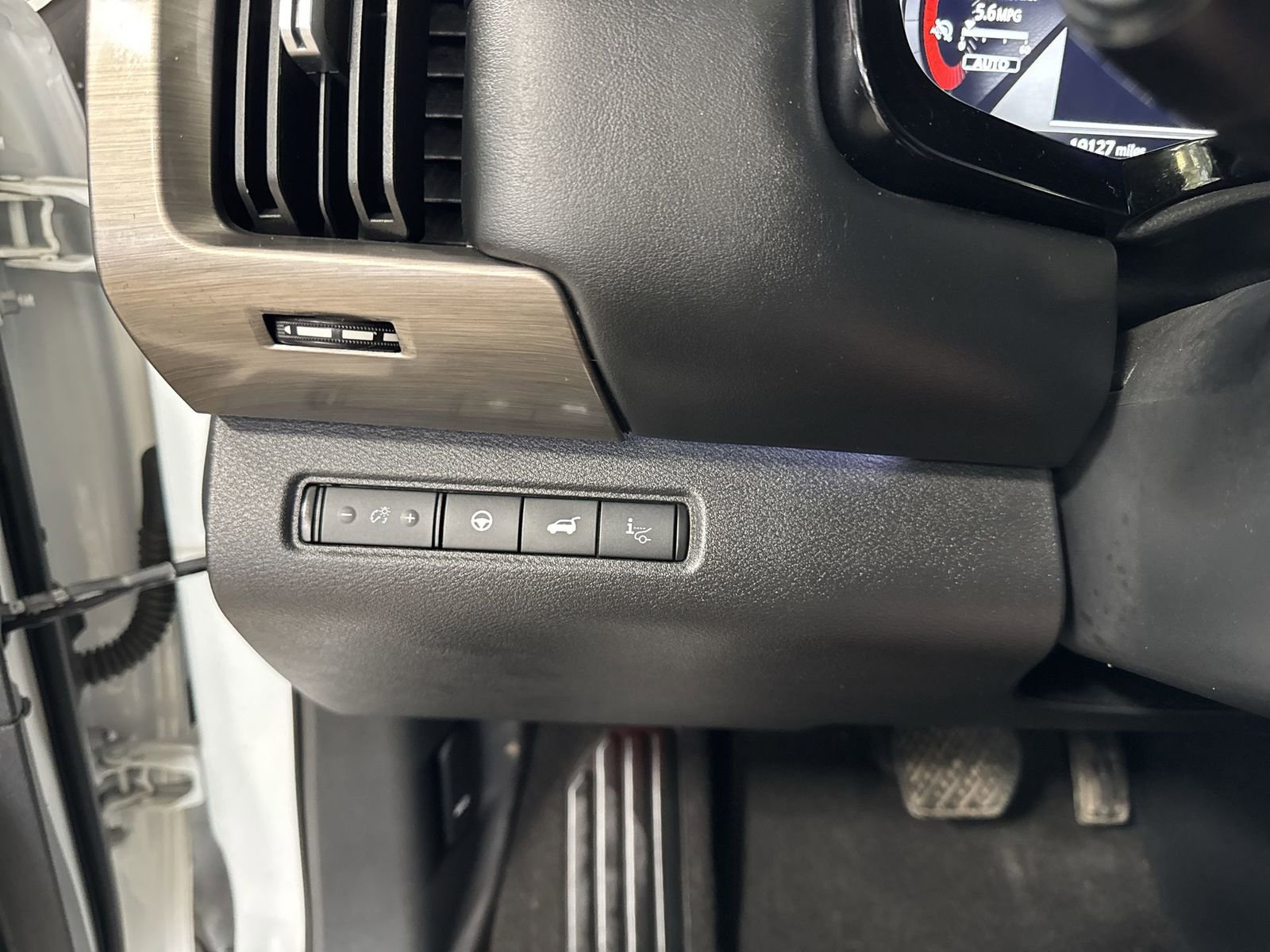 Certified 2023 Nissan Pathfinder Platinum image 24