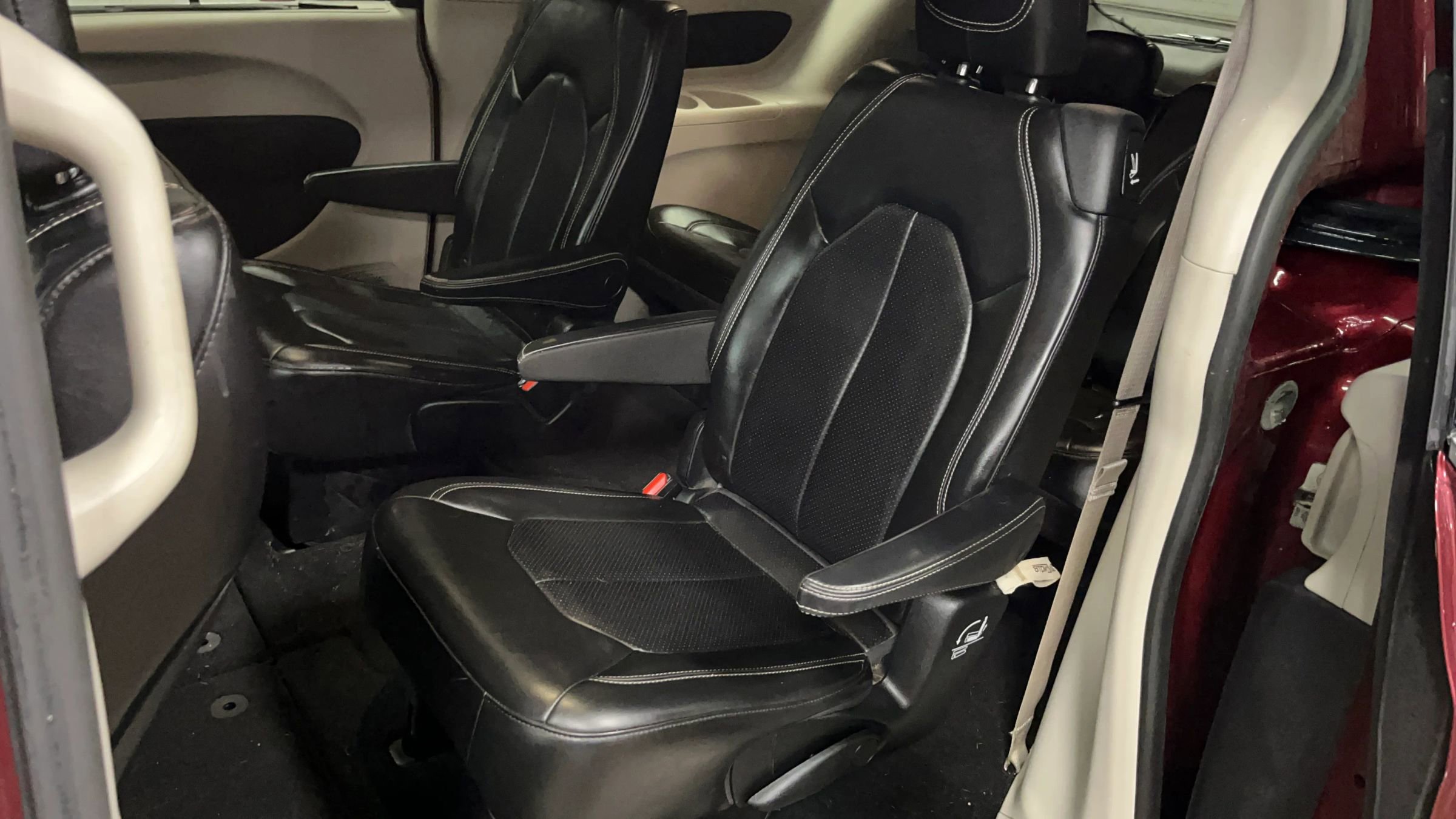 Used 2020 Chrysler Voyager Lxi FWD image 6