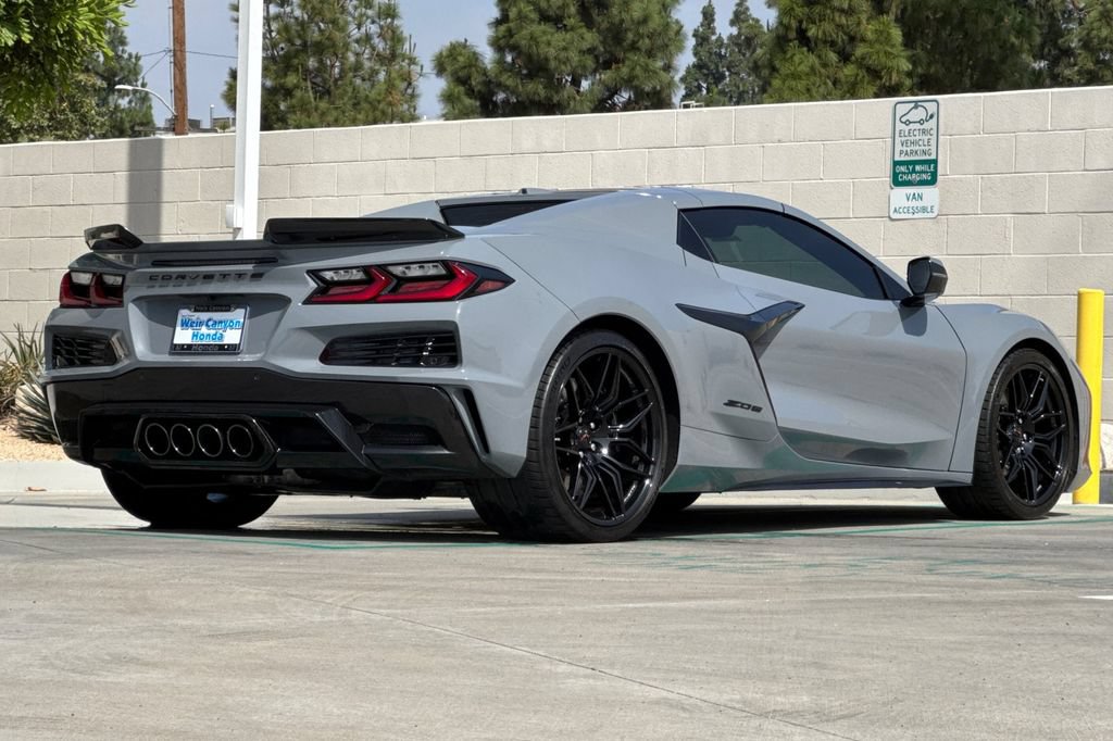 Used 2024 Chevrolet Corvette Z06 w/ Stealth Interior Trim Package RWD image 6