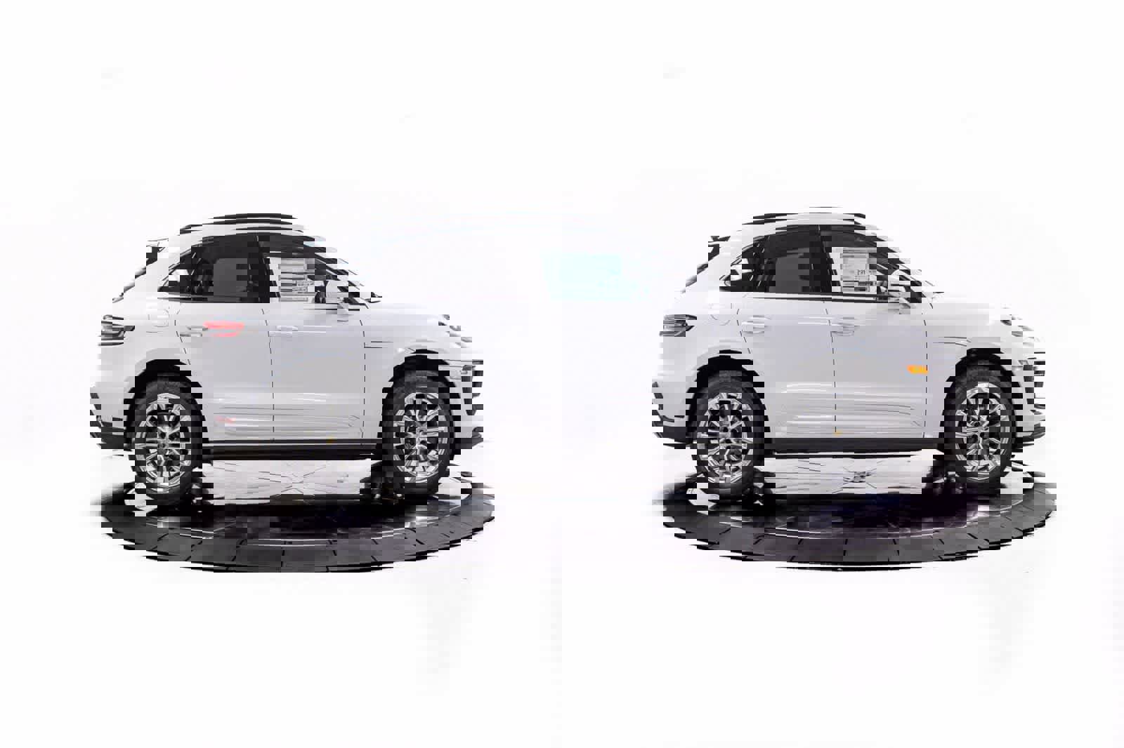 Certified 2026 Porsche Macan image 8