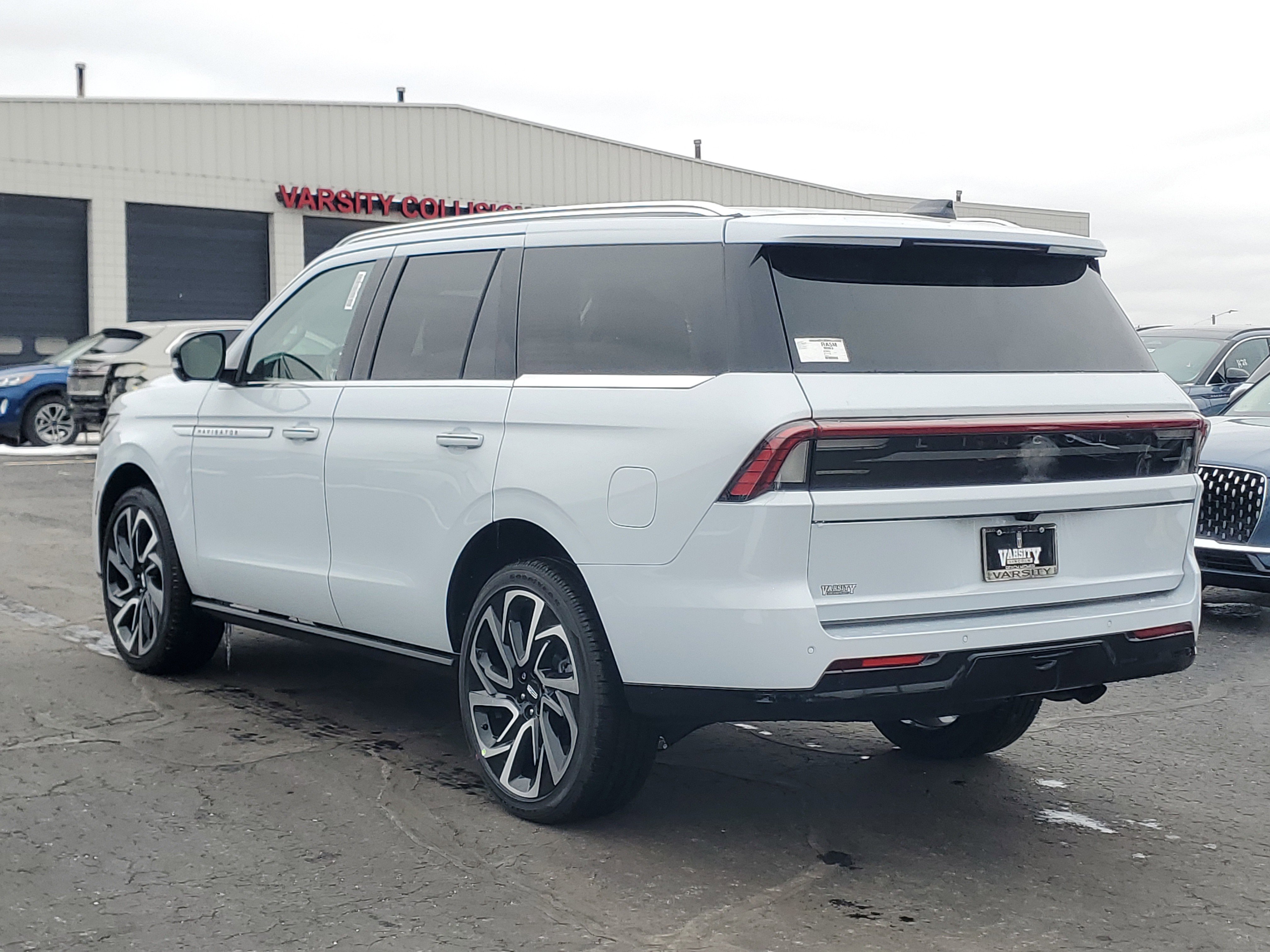 New 2026 Lincoln Navigator Reserve image 3