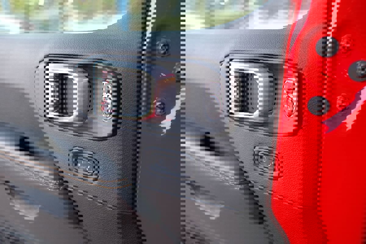 Used 2025 Jeep Wrangler Sahara w/ Safety Group image 9