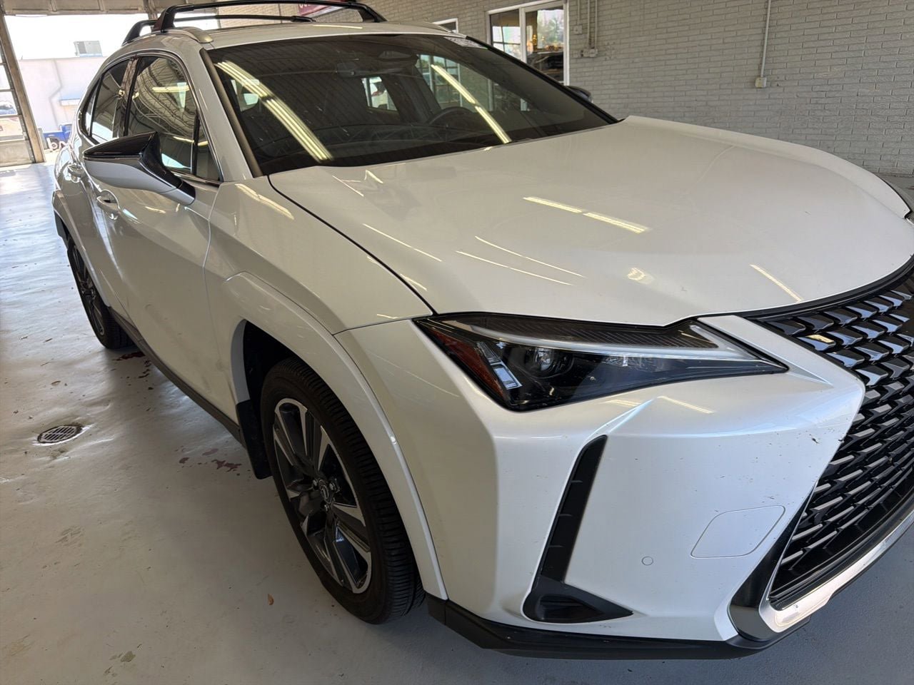 Used 2025 Lexus UX 300h FWD w/ Accessory Package (Z1) image 3