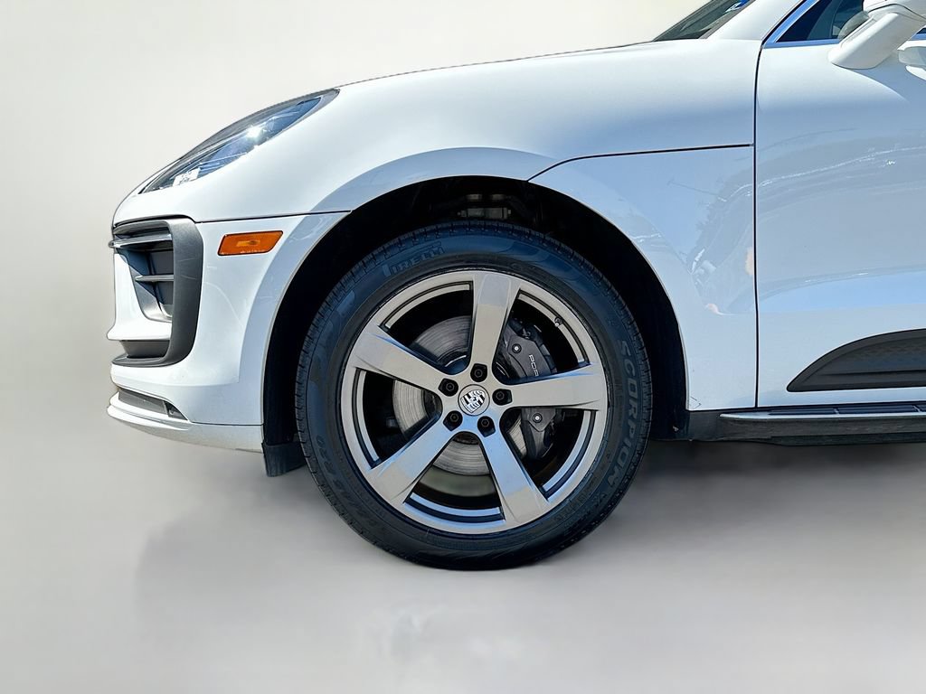 Certified 2023 Porsche Macan AWD/4WD image 33