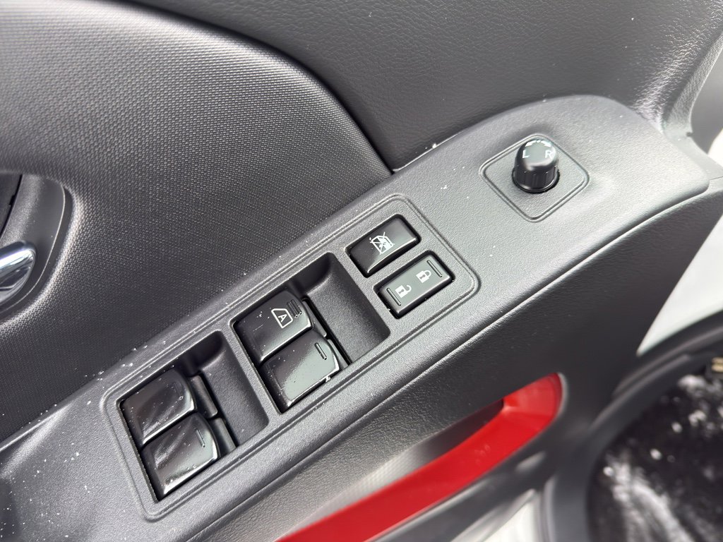 Used 2022 Nissan Frontier PRO-4X image 11