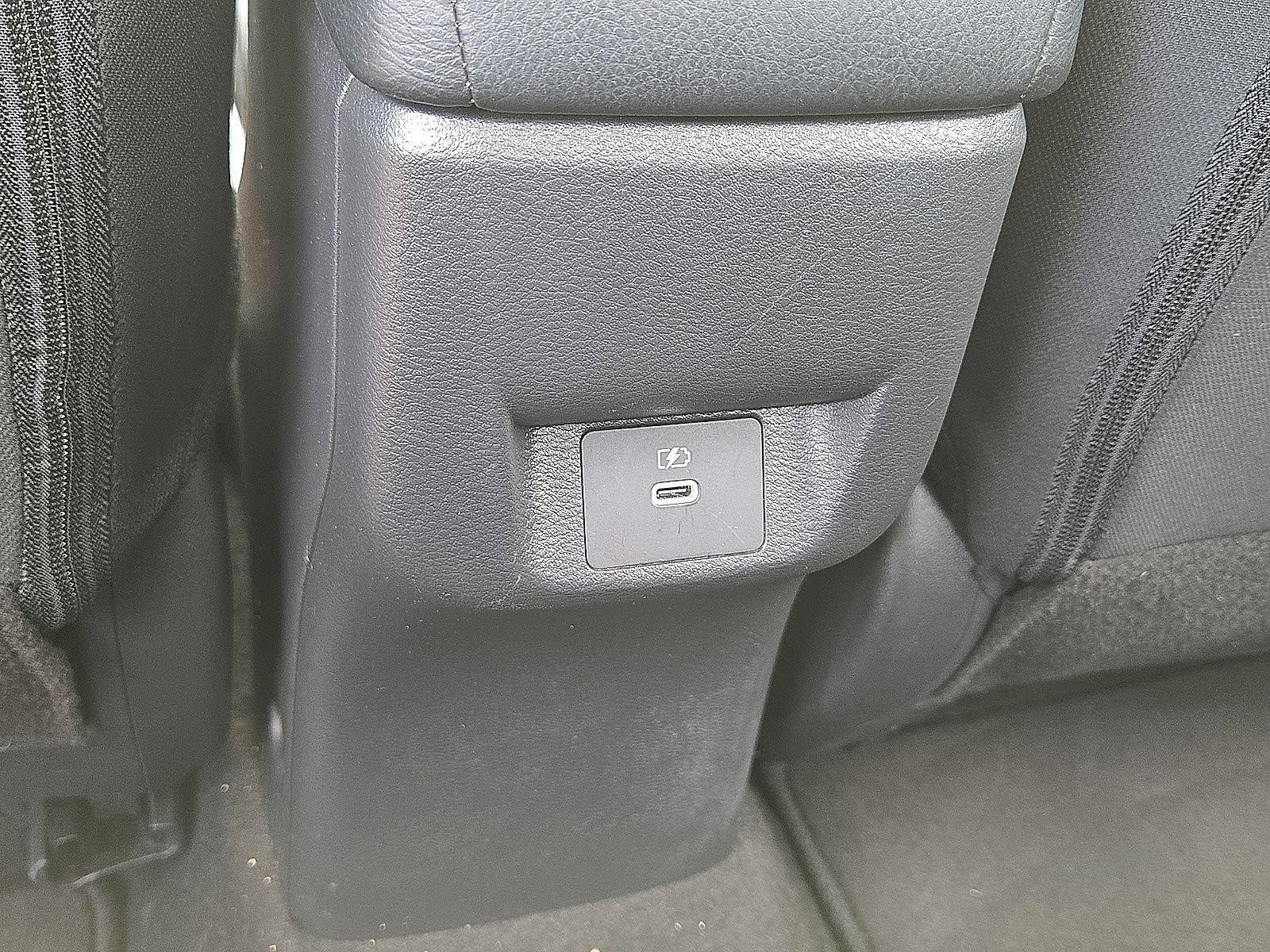Used 2025 Nissan Versa SR FWD image 16
