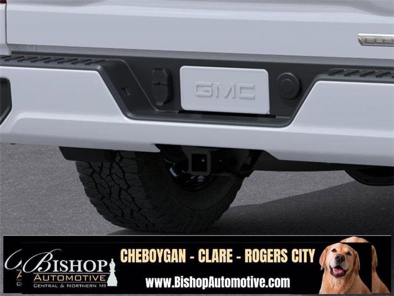 New 2026 GMC Sierra 1500 Elevation image 17
