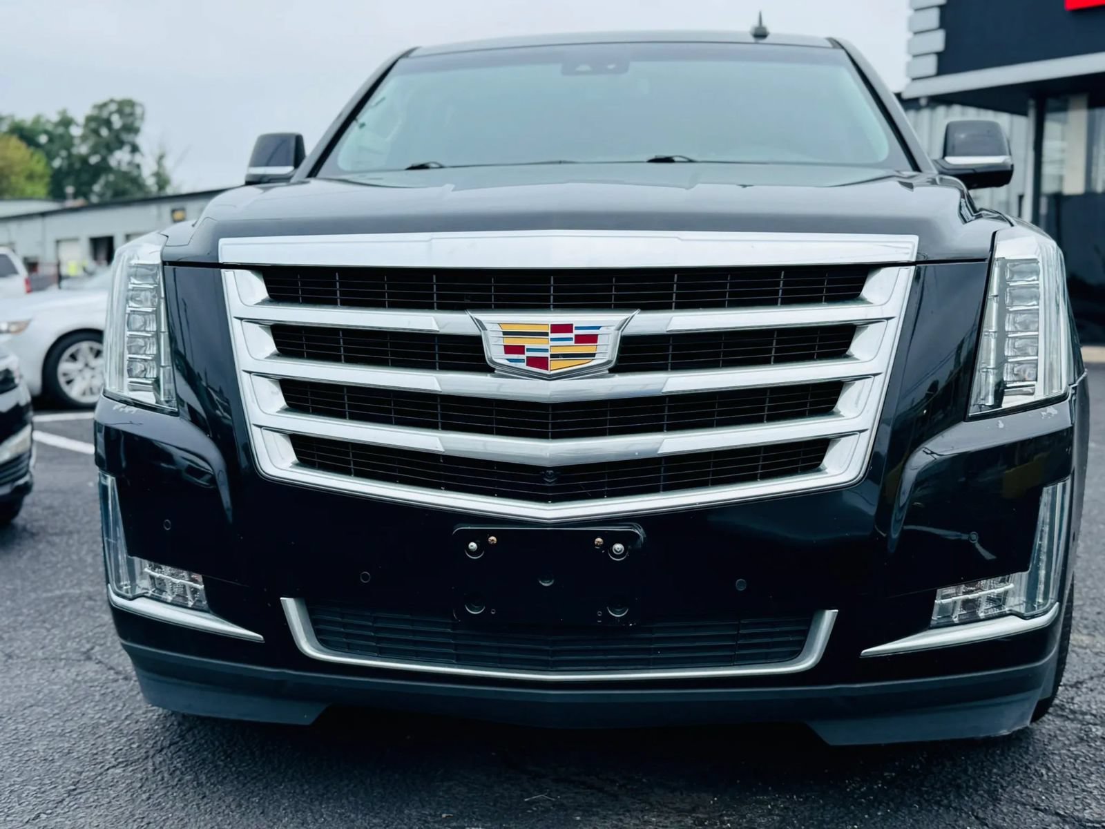 Used 2018 Cadillac Escalade Luxury AWD/4WD image 5