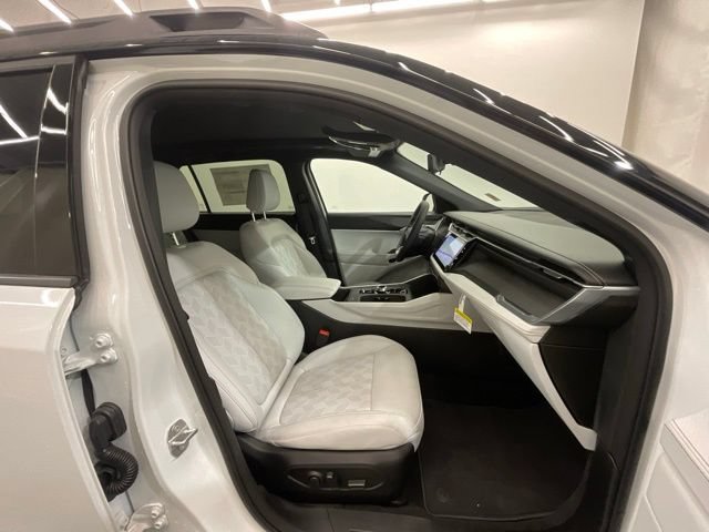 New 2026 Jeep Cherokee Overland w/ Advanced Pro Tech Group AWD/4WD image 23