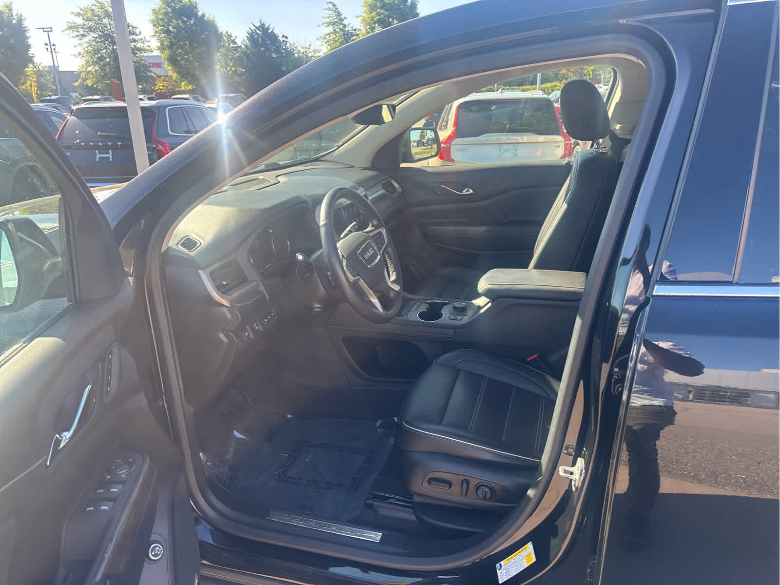 Used 2021 GMC Acadia Denali w/ Denali Ultimate Package AWD/4WD image 25