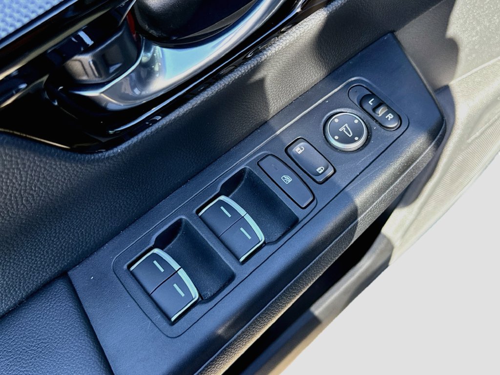 Used 2025 Honda CR-V EX-L image 12