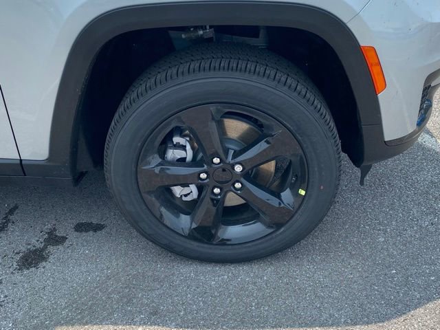 New 2025 Jeep Grand Cherokee L Altitude image 11