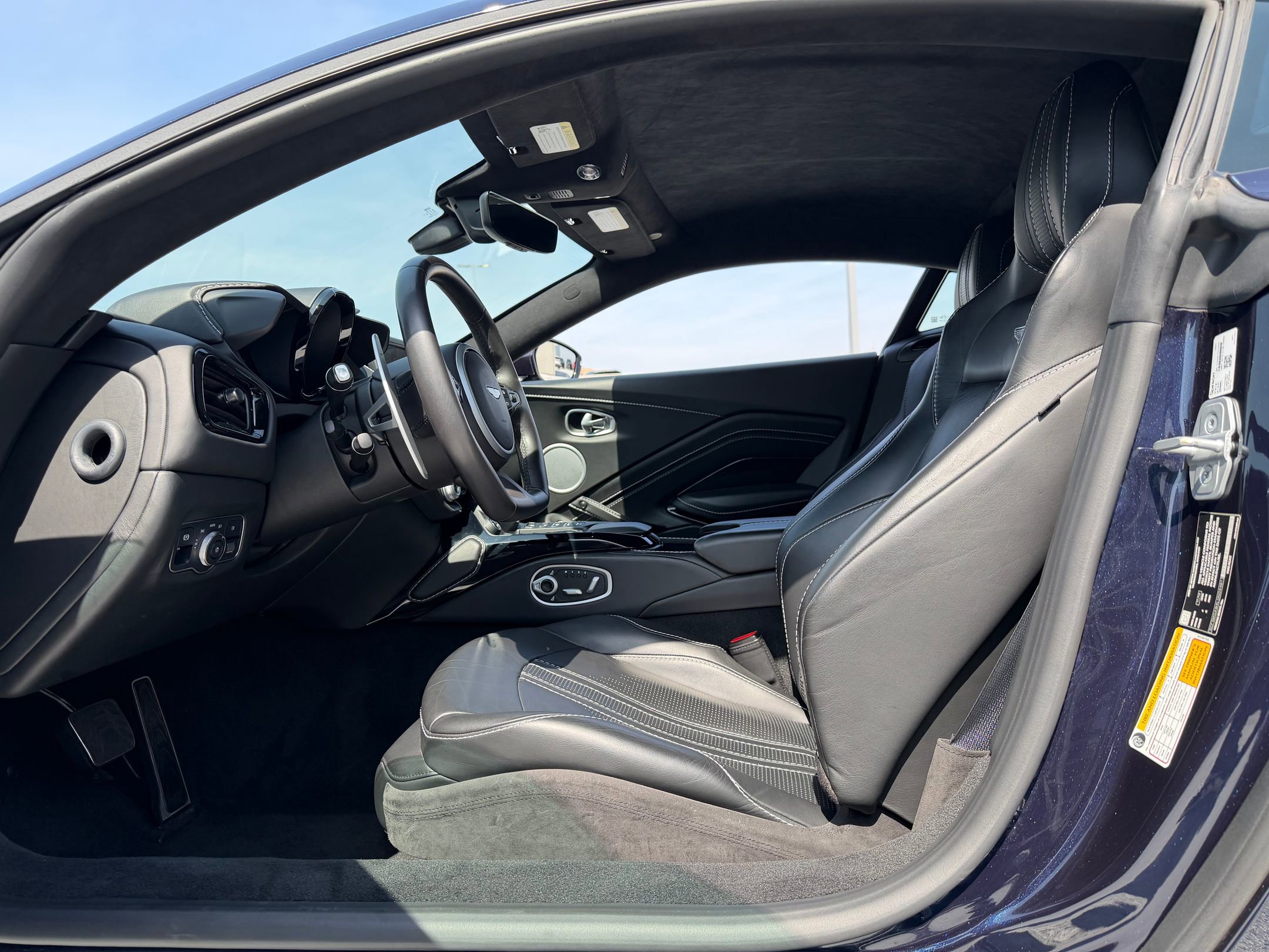 Used 2020 Aston Martin V8 Vantage Coupe image 17