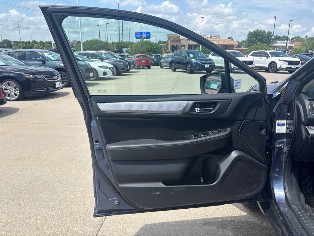 Used 2017 Subaru Outback 2.5i Premium AWD/4WD image 9
