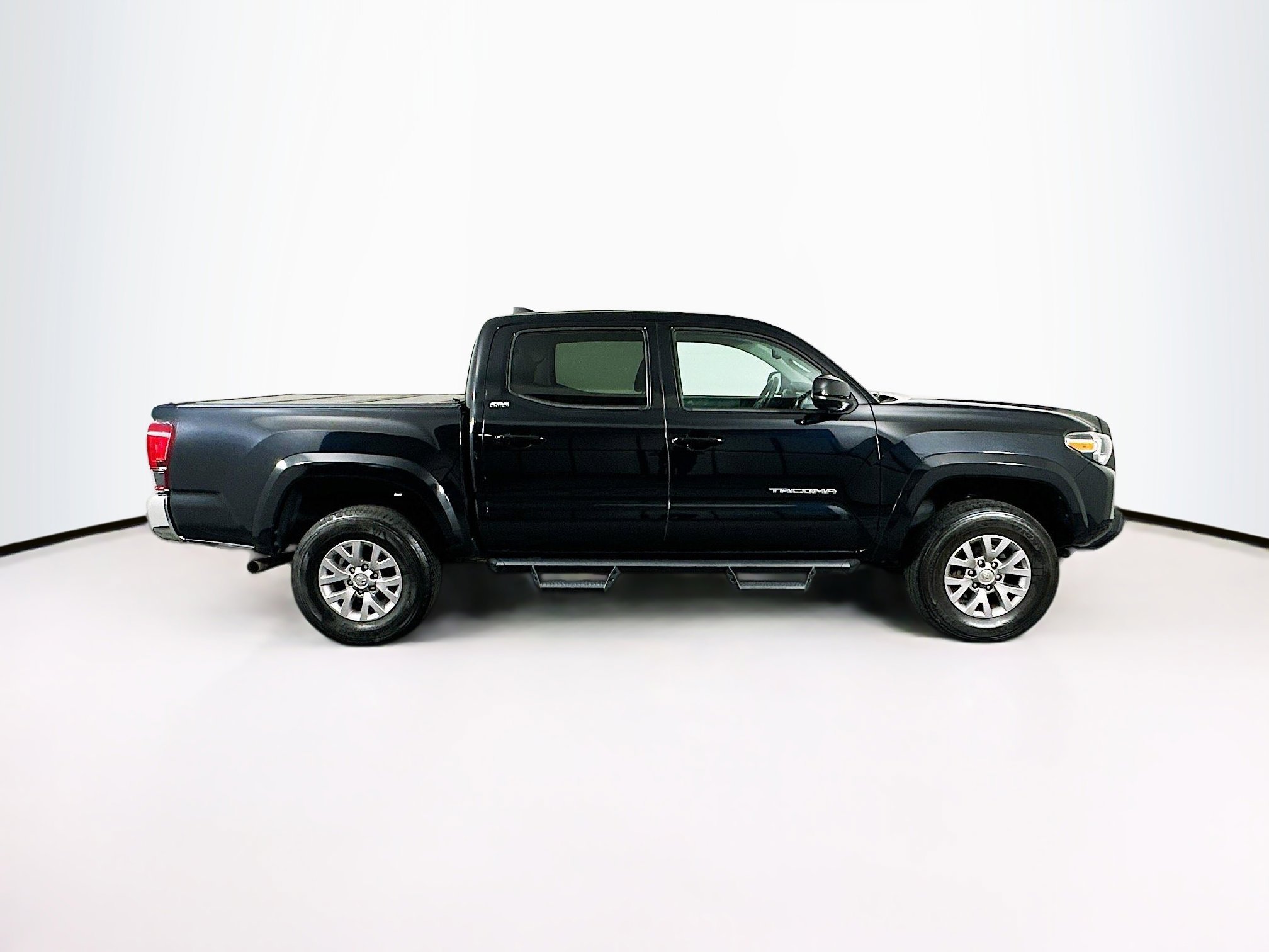 Used 2018 Toyota Tacoma SR5 RWD image 10