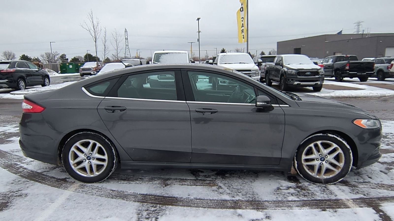 Used 2015 Ford Fusion SE image 3