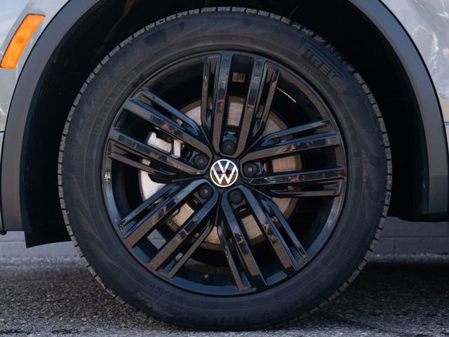 Used 2022 Volkswagen Tiguan SE R-Line AWD/4WD image 12