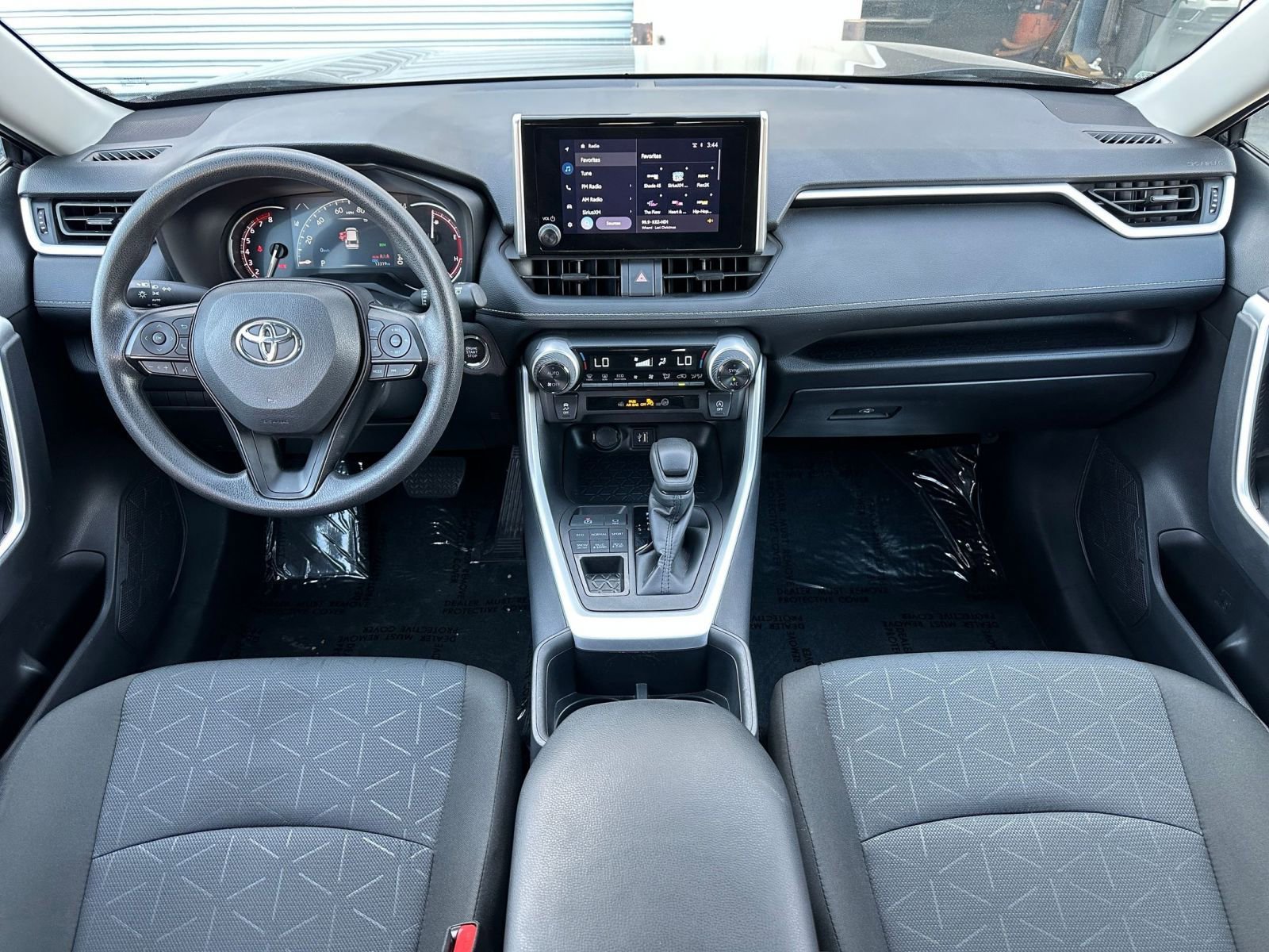 Used 2025 Toyota RAV4 XLE image 34