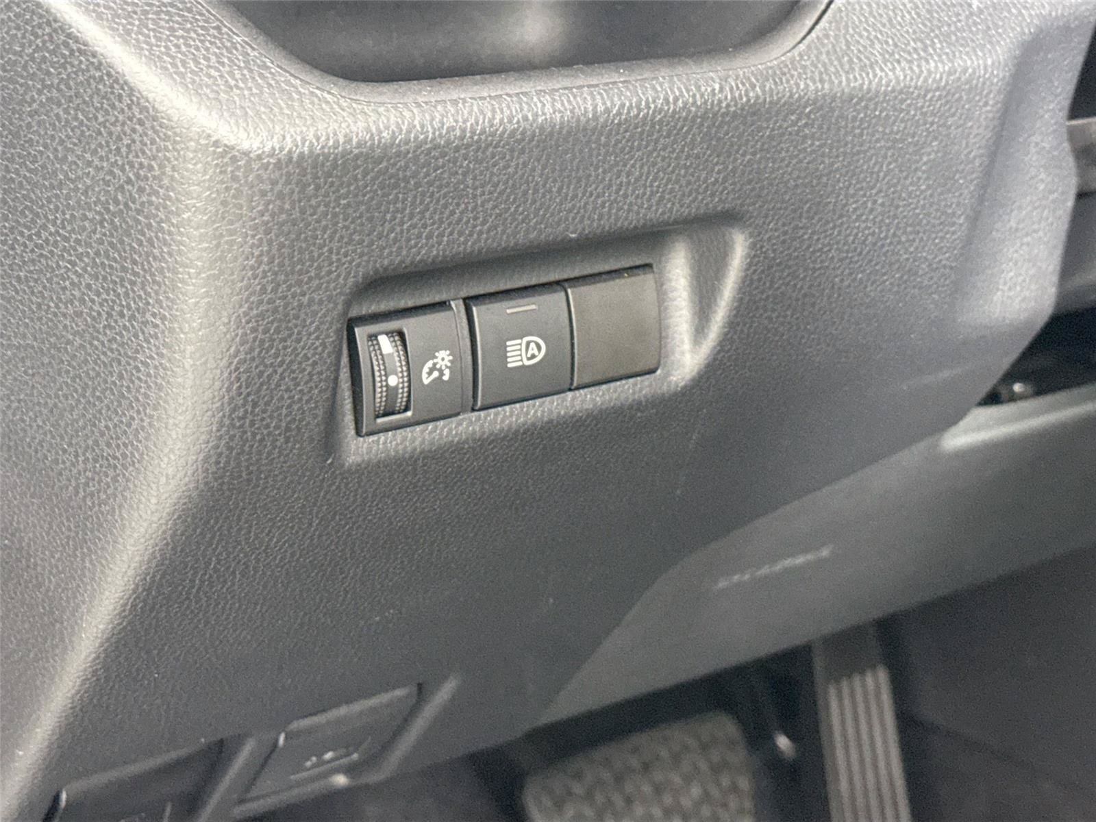 Used 2022 Toyota RAV4 XLE FWD image 14