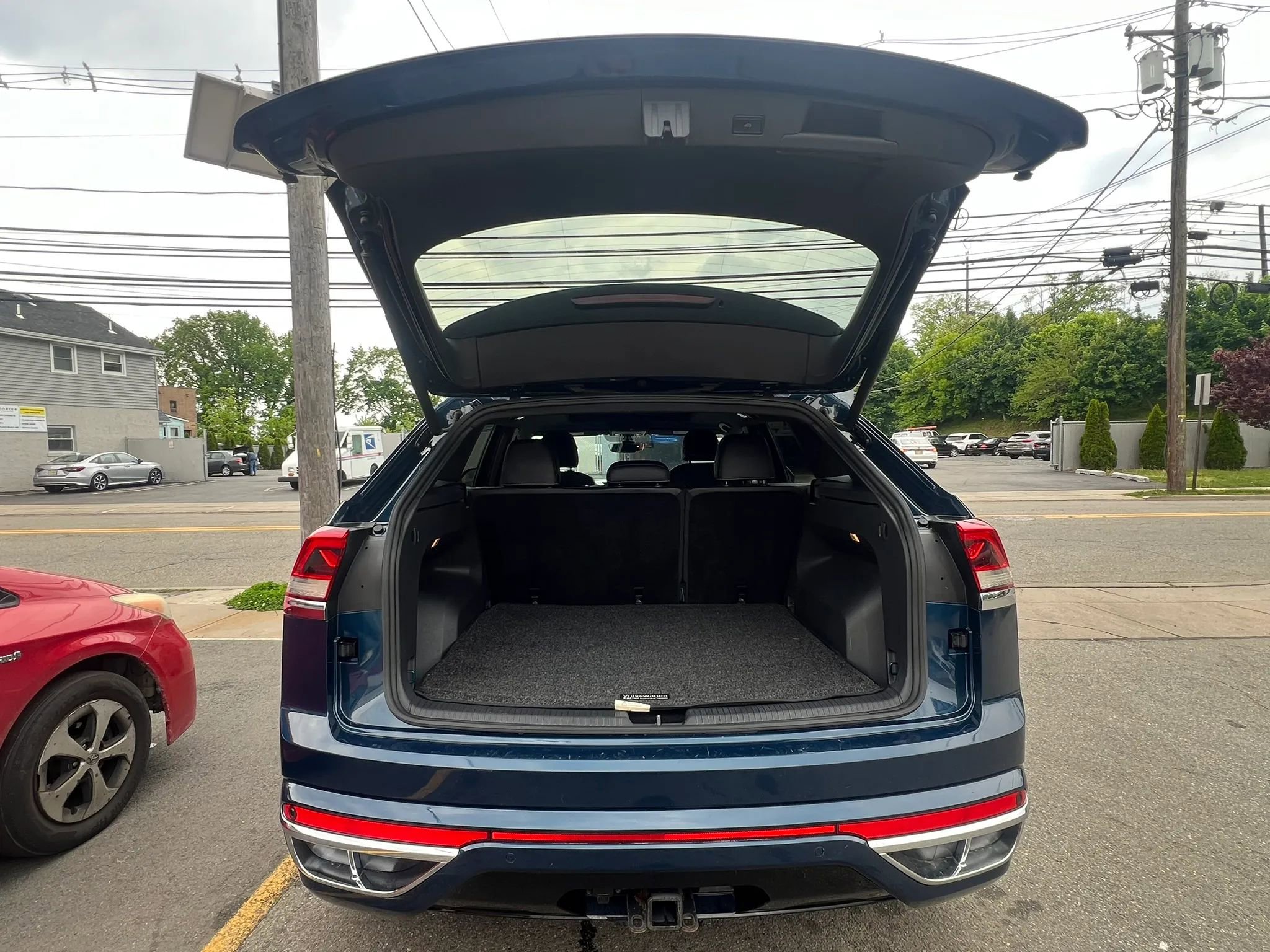 Used 2020 Volkswagen Atlas Cross Sport SE w/ Panoramic Sunroof Package AWD/4WD image 9