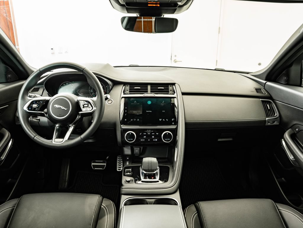 Certified 2024 Jaguar E-PACE R-Dynamic SE AWD/4WD image 4