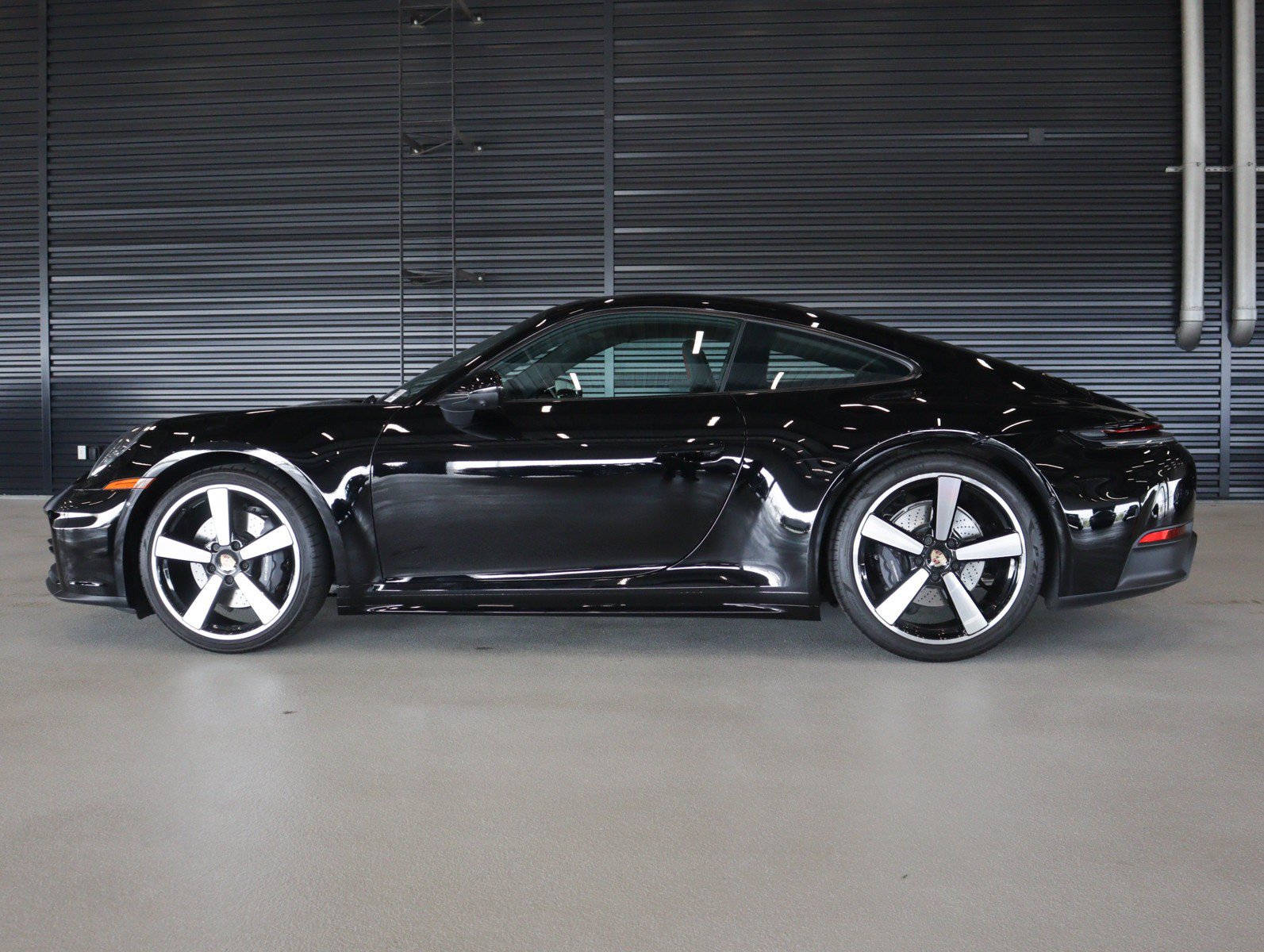 Certified 2025 Porsche 911 Carrera RWD image 2
