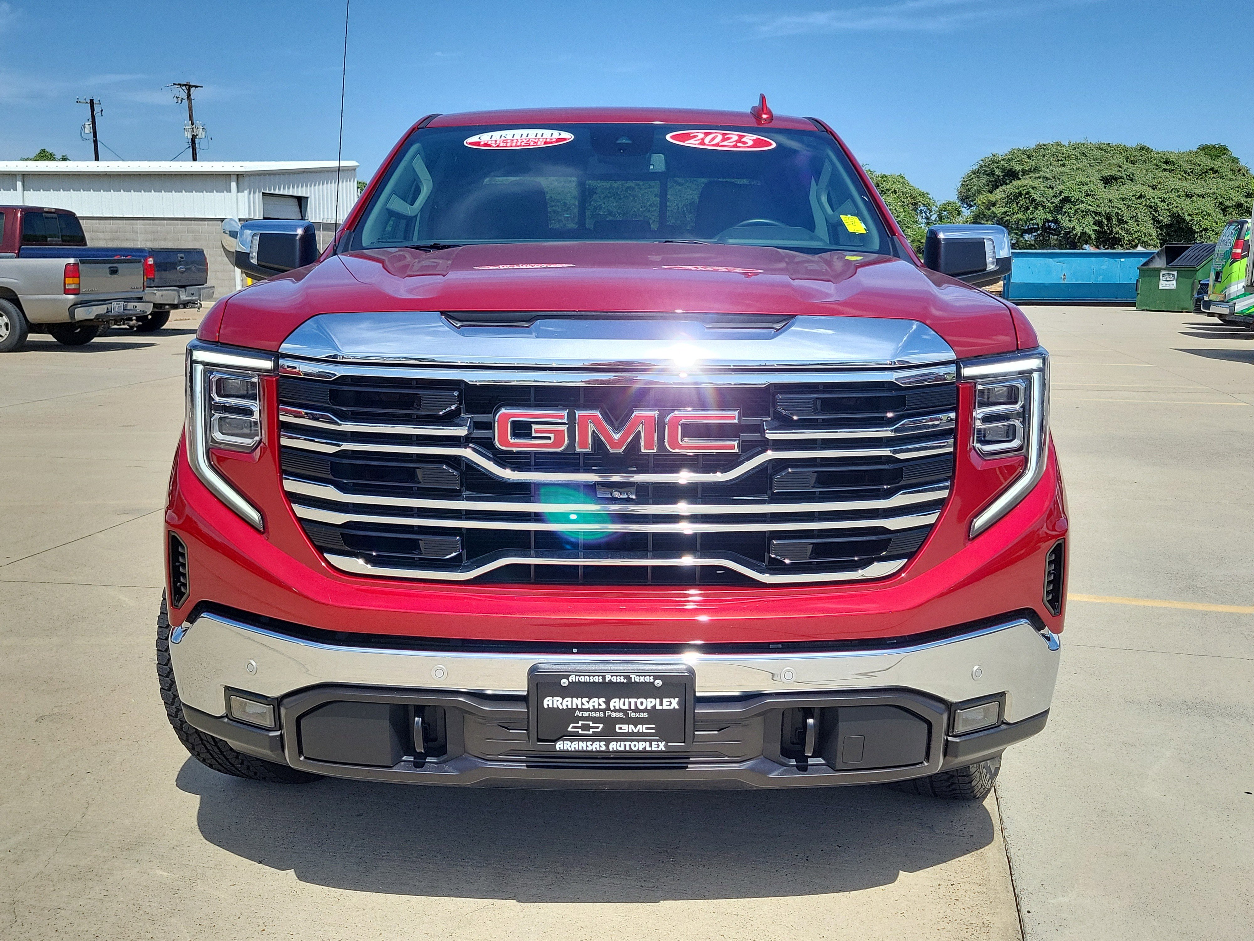 Used 2025 GMC Sierra 1500 SLT image 2