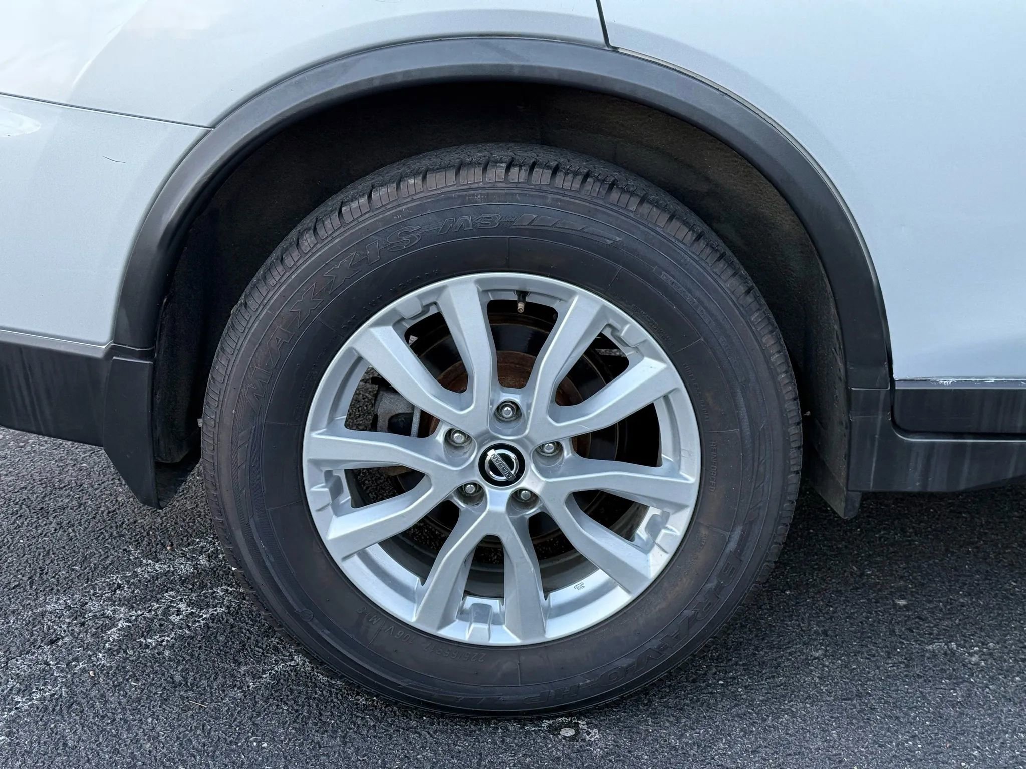 Used 2017 Nissan Rogue SV w/ SV Premium Package image 17