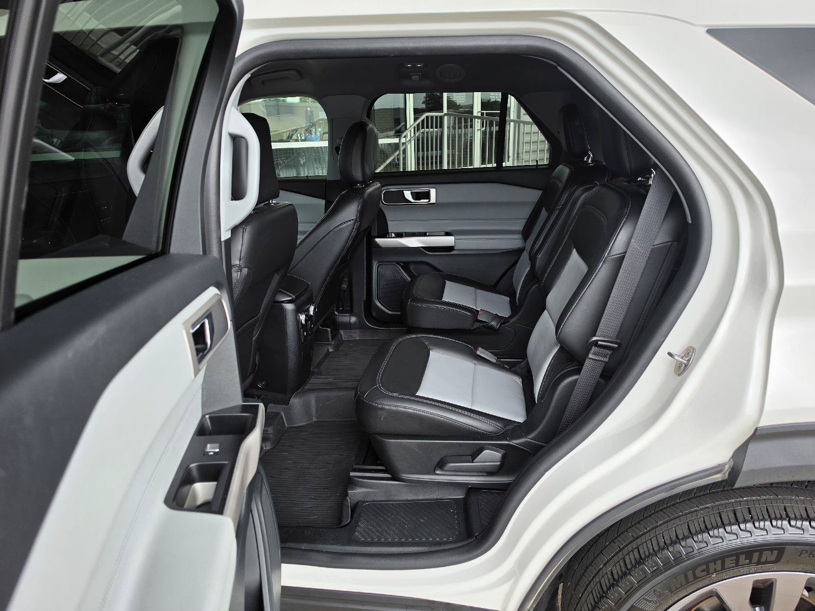 Used 2023 Ford Explorer XLT w/ Equipment Group 202A AWD/4WD image 17