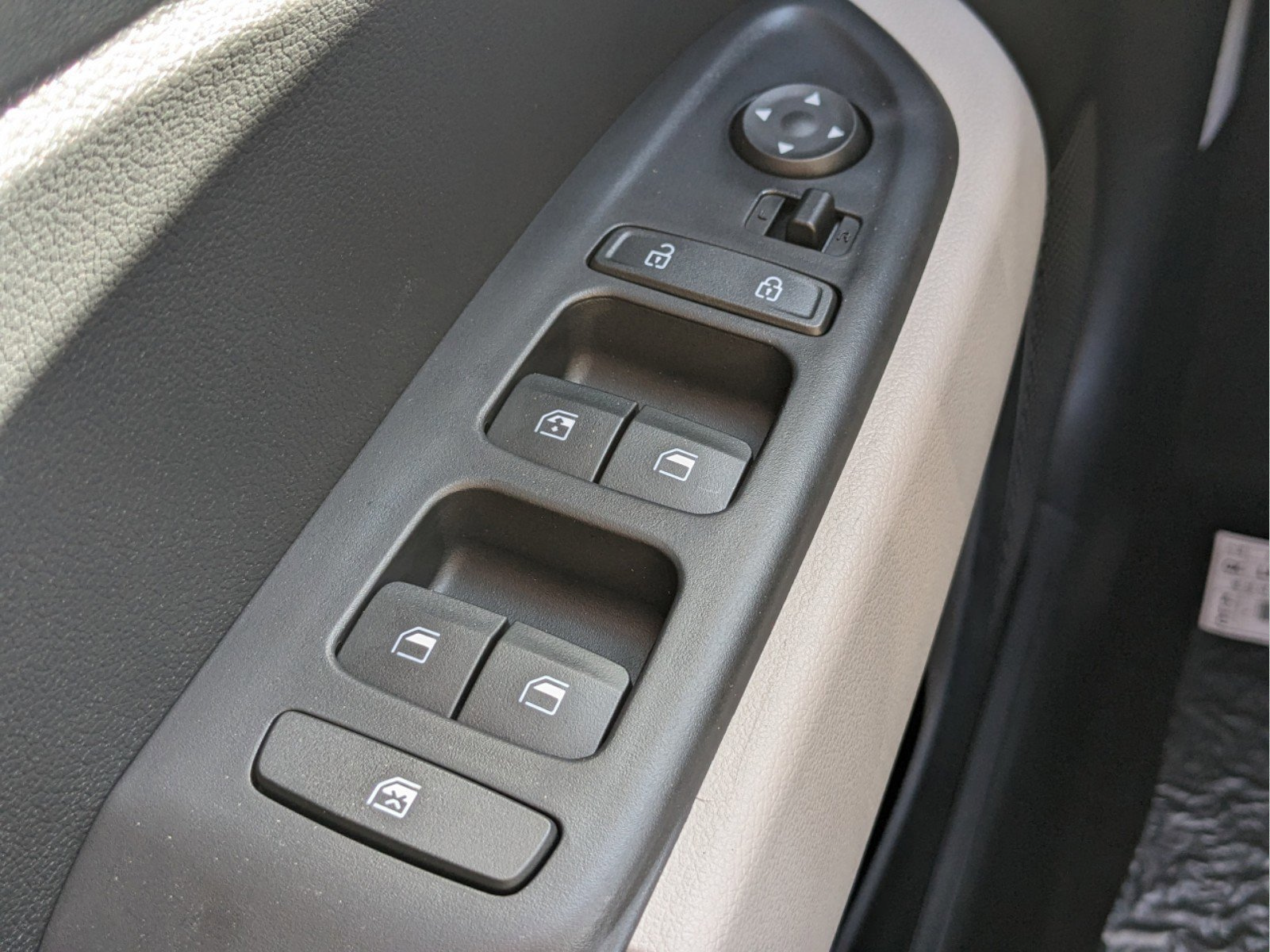 New 2025 Hyundai Venue SEL FWD image 23