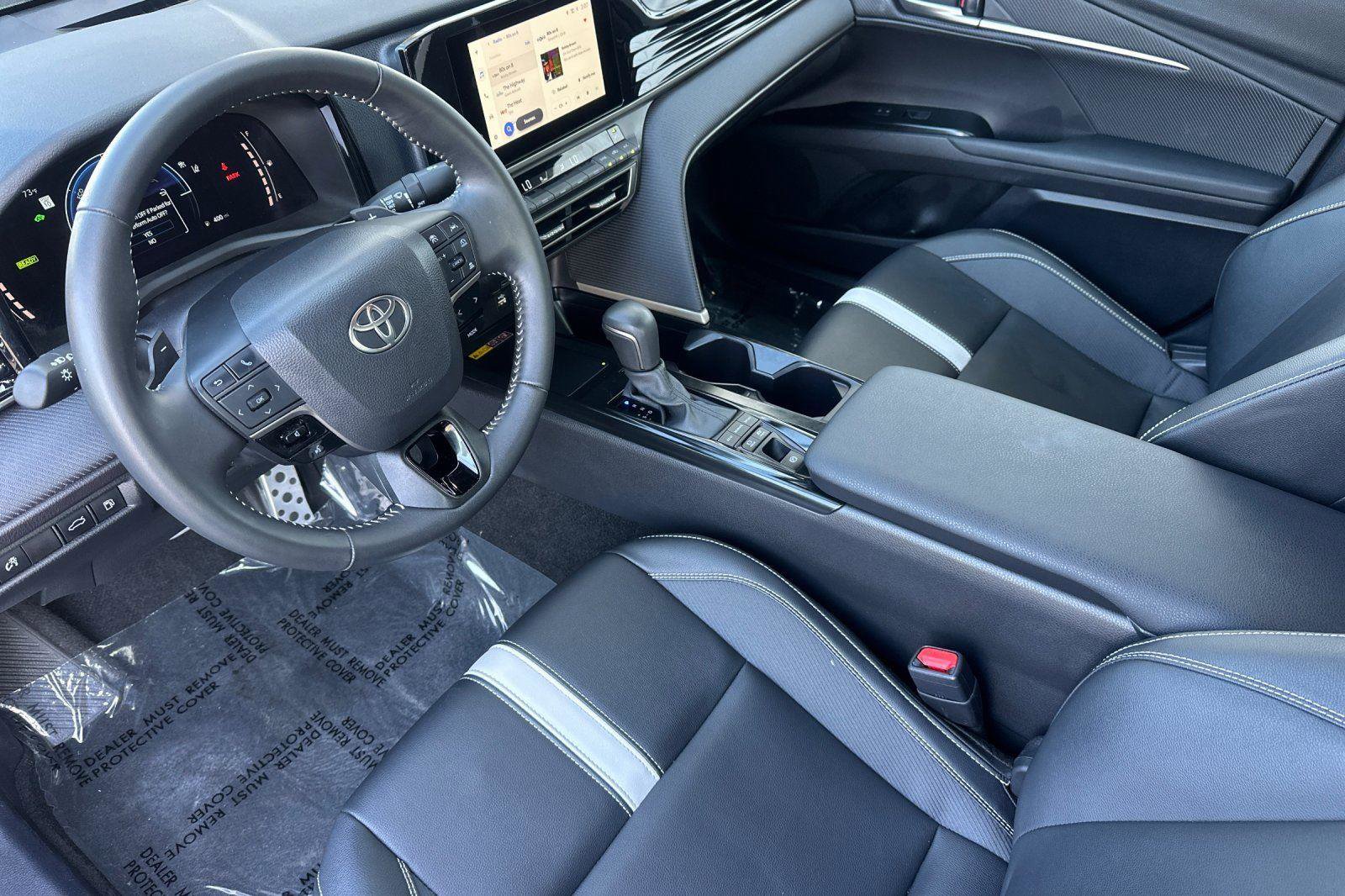 Used 2025 Toyota Camry SE image 9