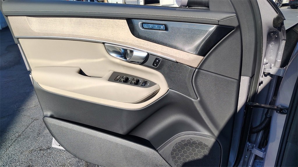 New 2026 Volvo XC90 B6 Plus image 8