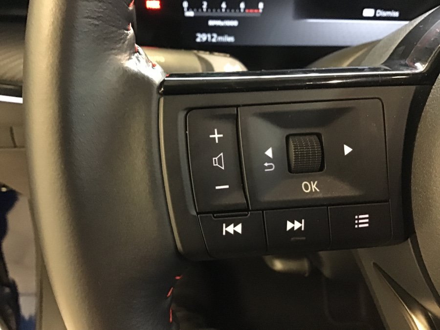 Used 2025 Nissan Kicks SR AWD/4WD image 28