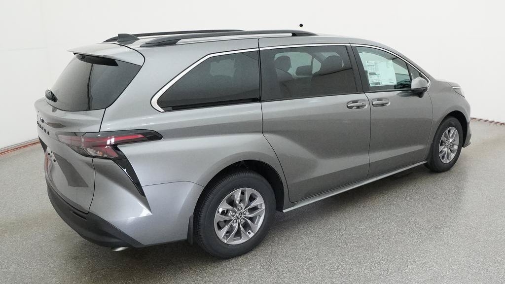 New 2026 Toyota Sienna LE FWD image 12