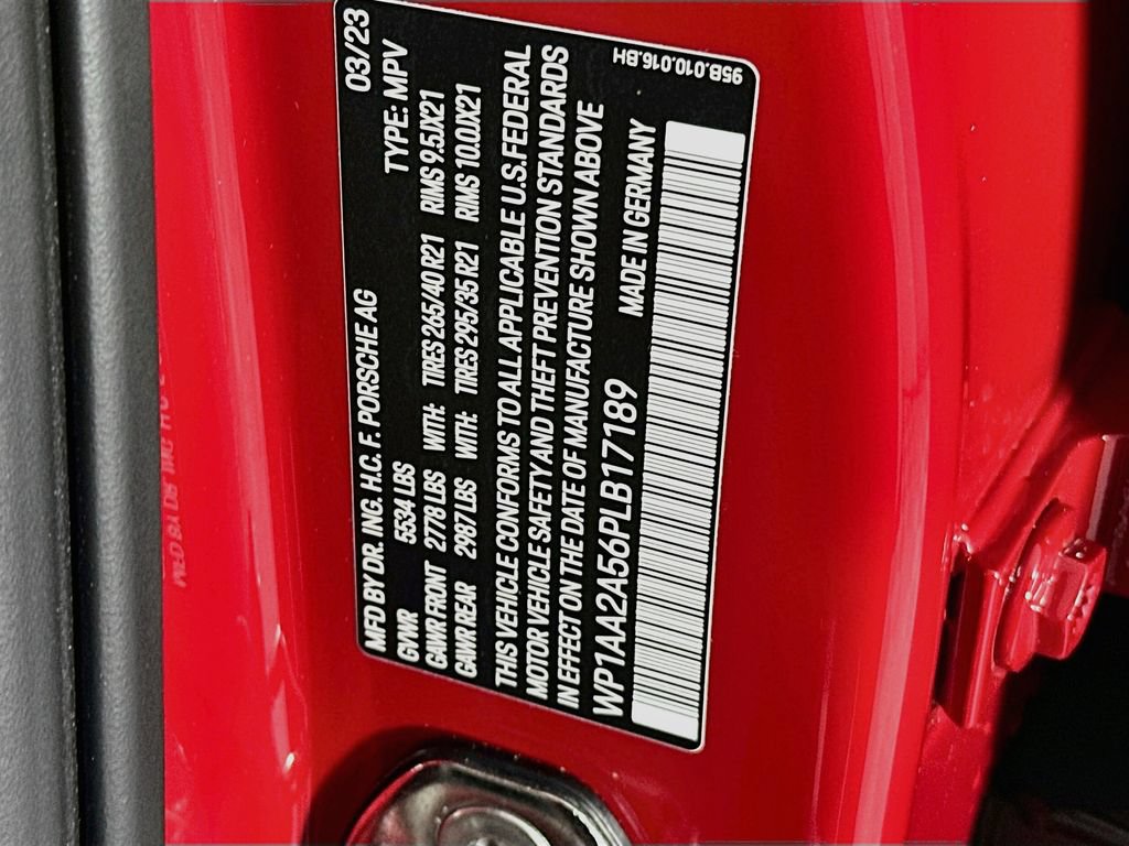 Certified 2023 Porsche Macan AWD/4WD image 35