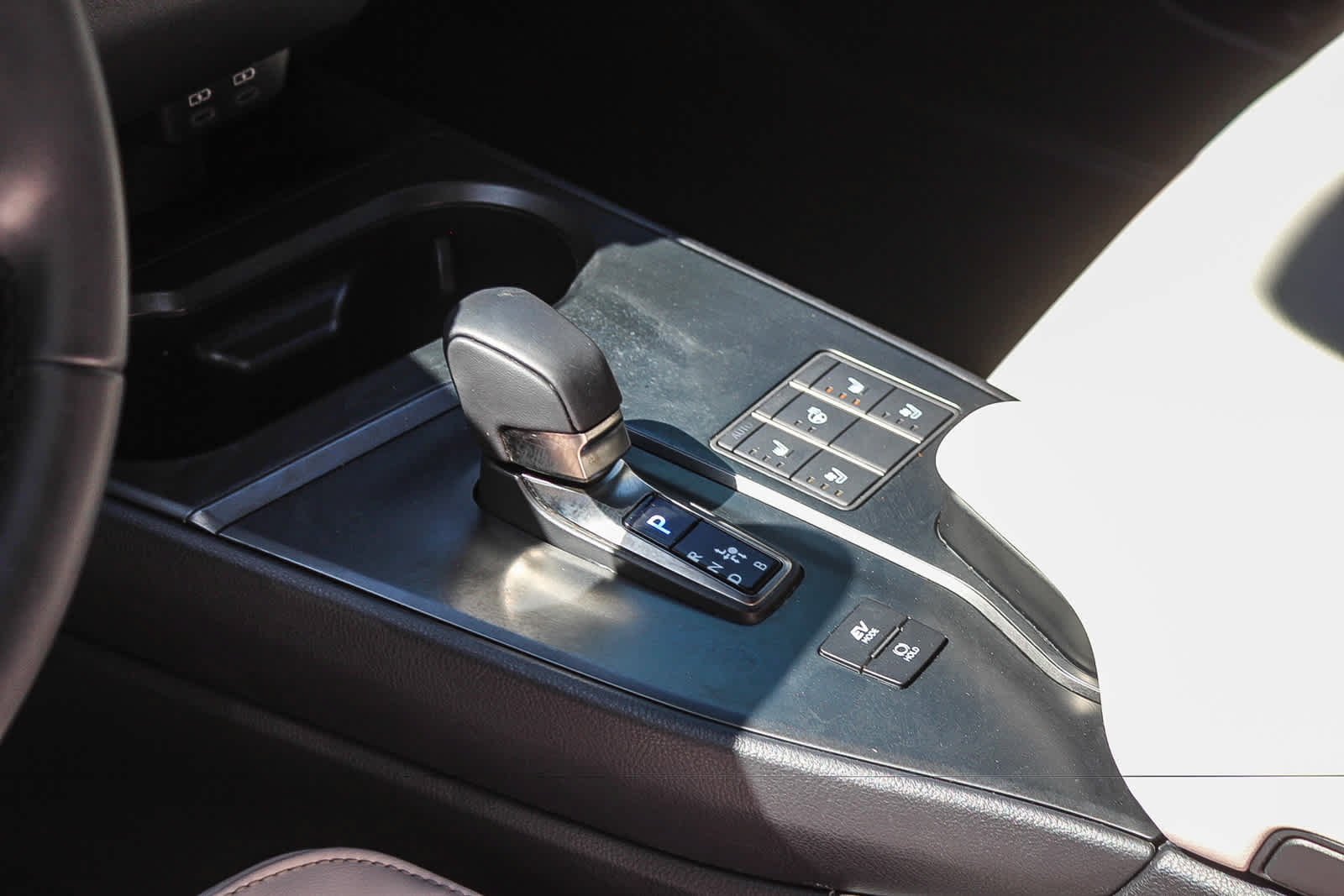 Used 2025 Lexus UX 300h FWD w/ Cold Area Package image 18