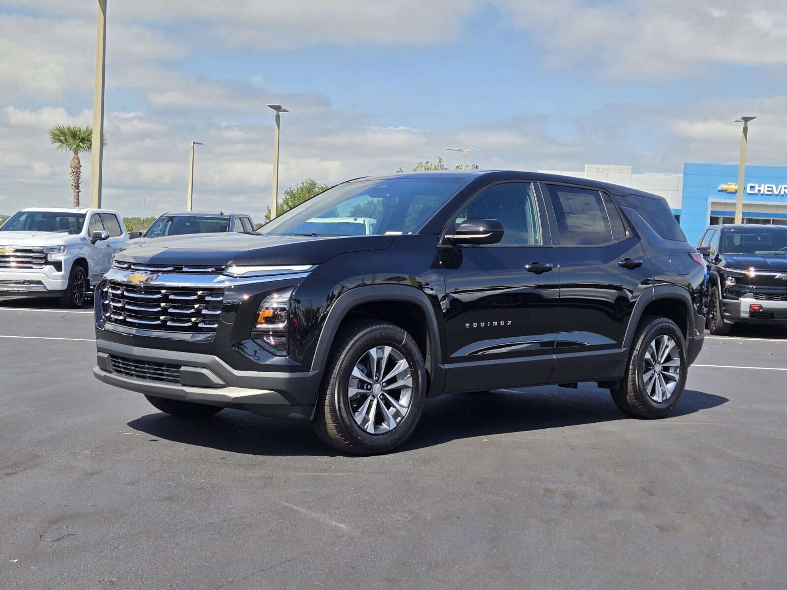 New 2026 Chevrolet Equinox LT image 2