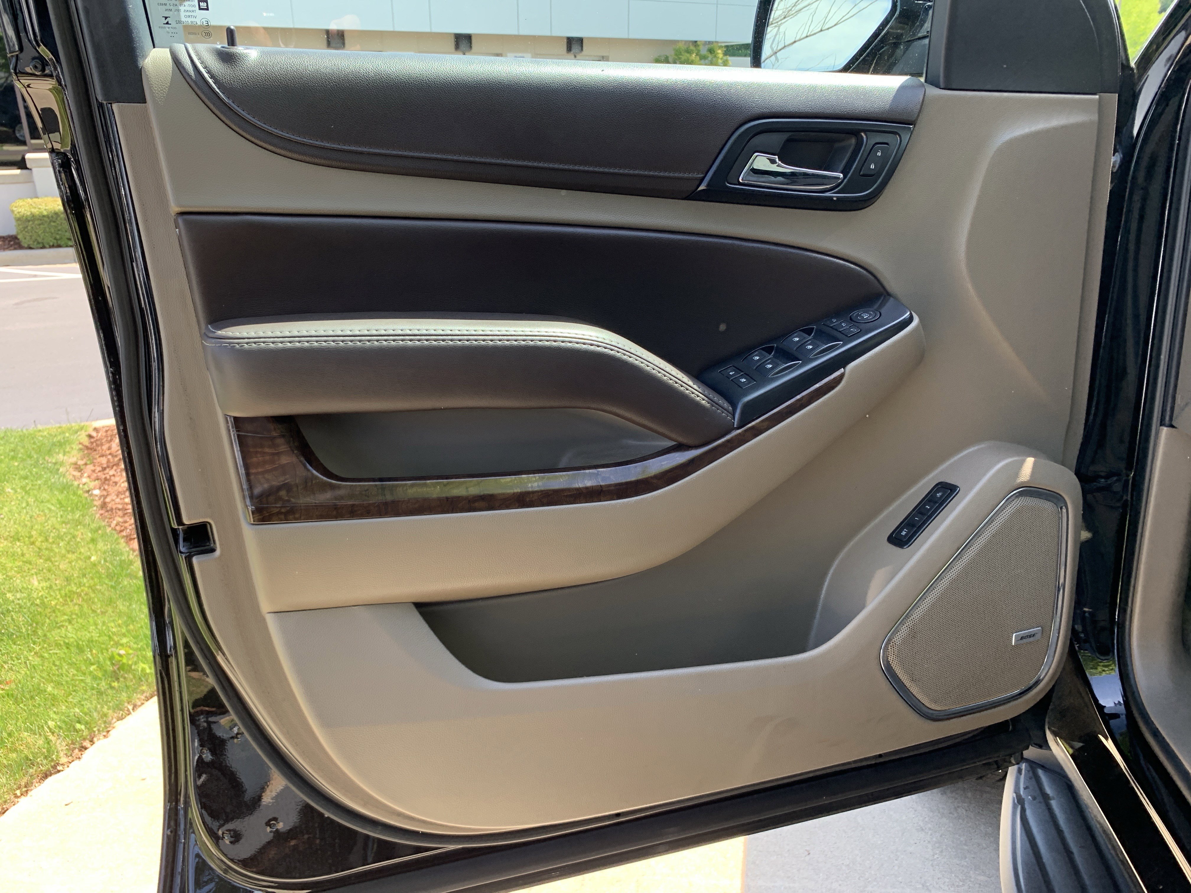 Used 2017 Chevrolet Tahoe LT w/ Luxury Package RWD image 14