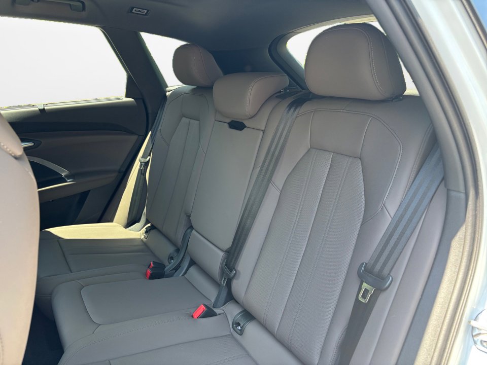 Used 2025 Audi Q5 Premium Plus w/ Premium Plus AWD/4WD image 12