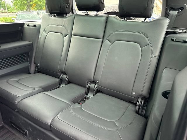Used 2023 Land Rover Defender 130 SE AWD/4WD image 24