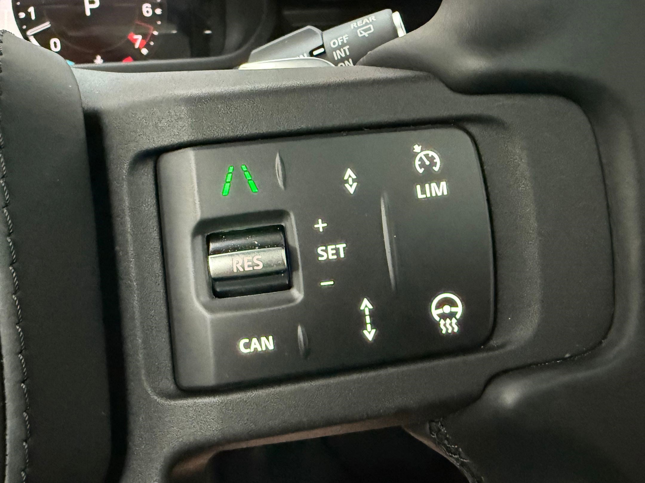 Used 2025 Land Rover Defender 110 V8 image 31