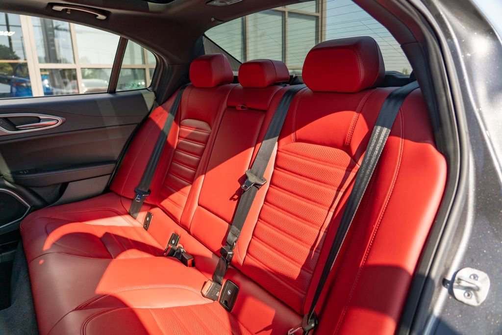 Used 2023 Alfa Romeo Giulia Veloce RWD image 17