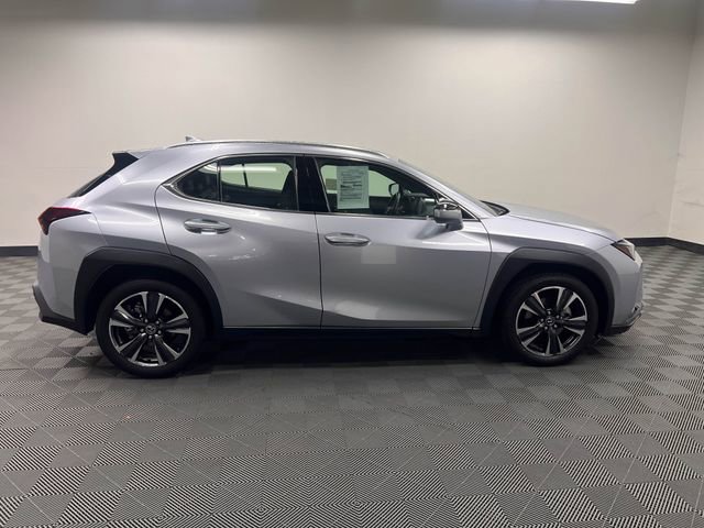 Certified 2025 Lexus UX 300h FWD image 4