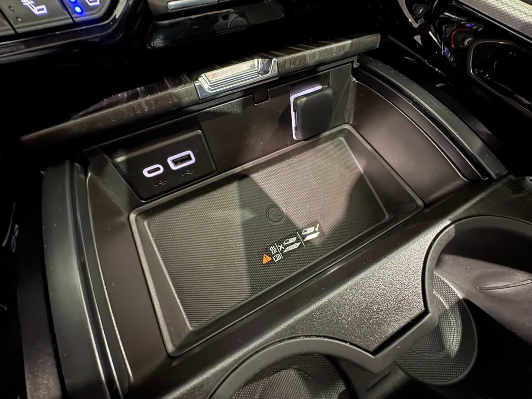 Used 2023 GMC Yukon Denali w/ LPO, Floor Liner Package AWD/4WD image 28