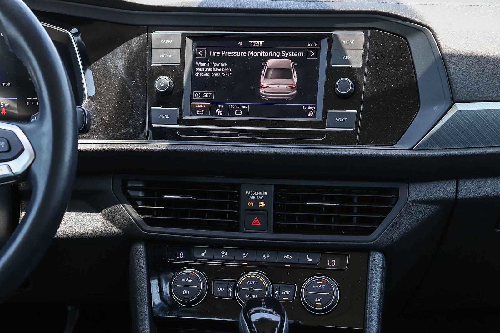 Certified 2023 Volkswagen Jetta SE FWD image 13