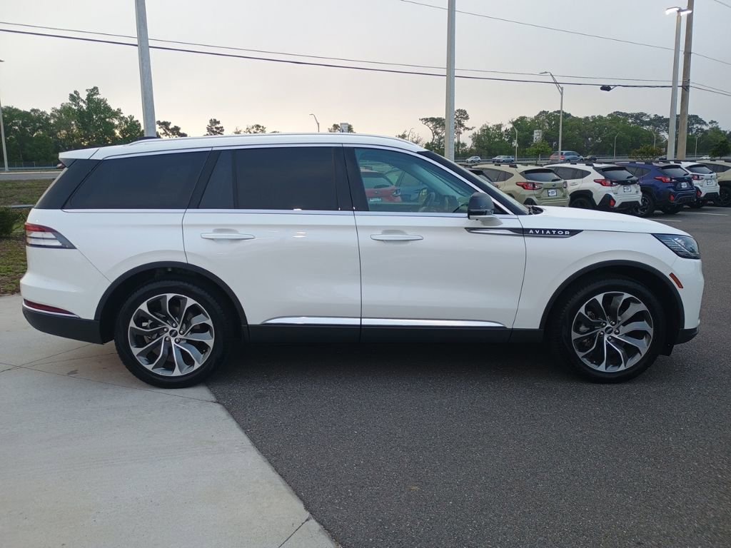 Used 2025 Lincoln Aviator 2WD w/ Equipment Group 101A image 4