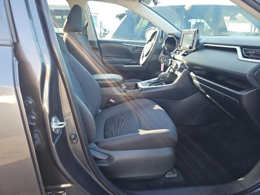 Used 2019 Toyota RAV4 LE image 5